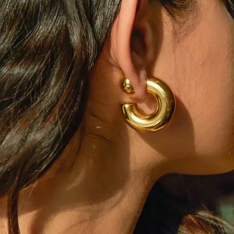 Kelly Tube Hoop: Gold