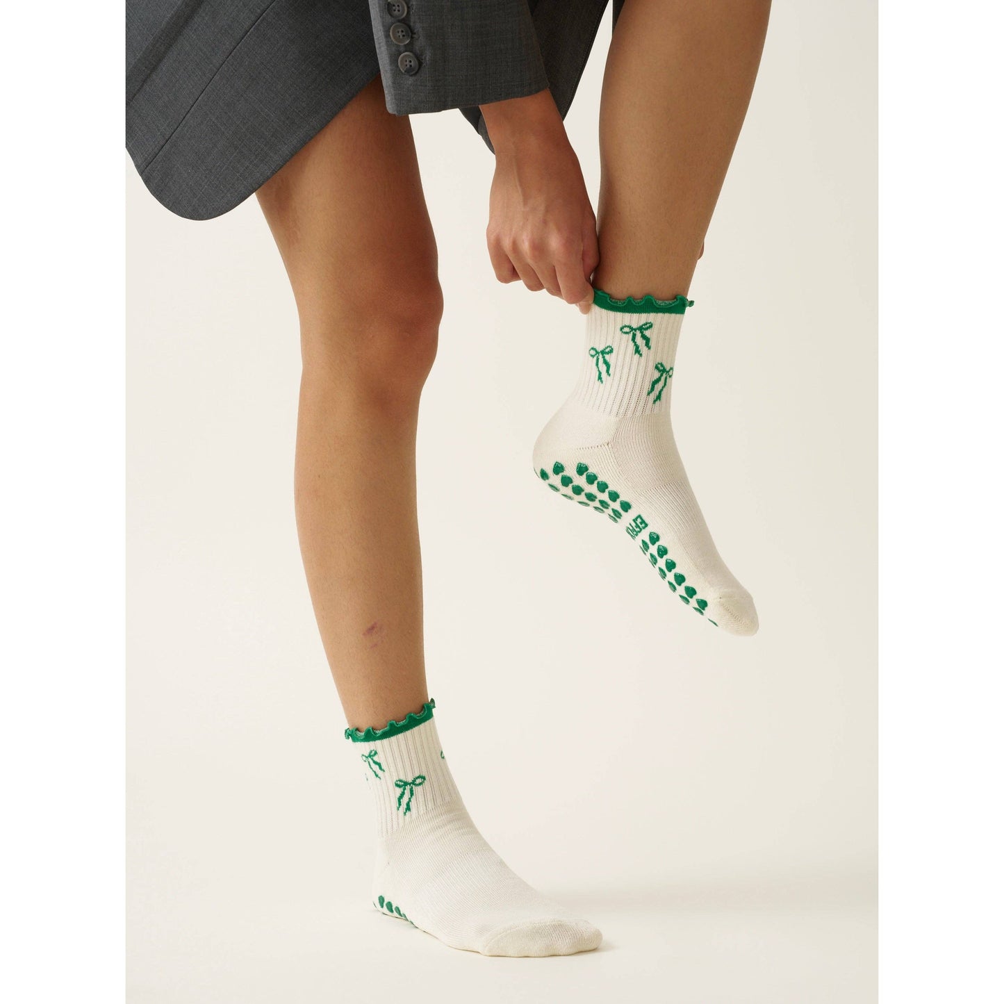 Bow Ruffle Grip Sock in Green