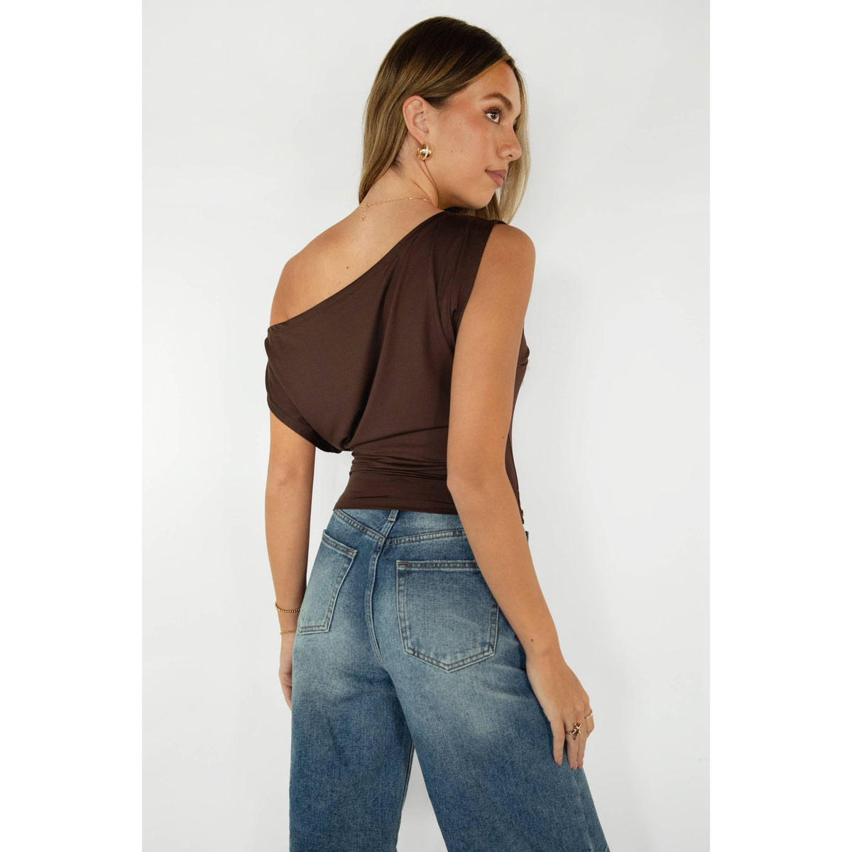 ETOILE Asymmetrical Slash Neck Stretch One Shoulder Top: Black / 3 SMALL • 2 MEDIUM • 1 LARGE