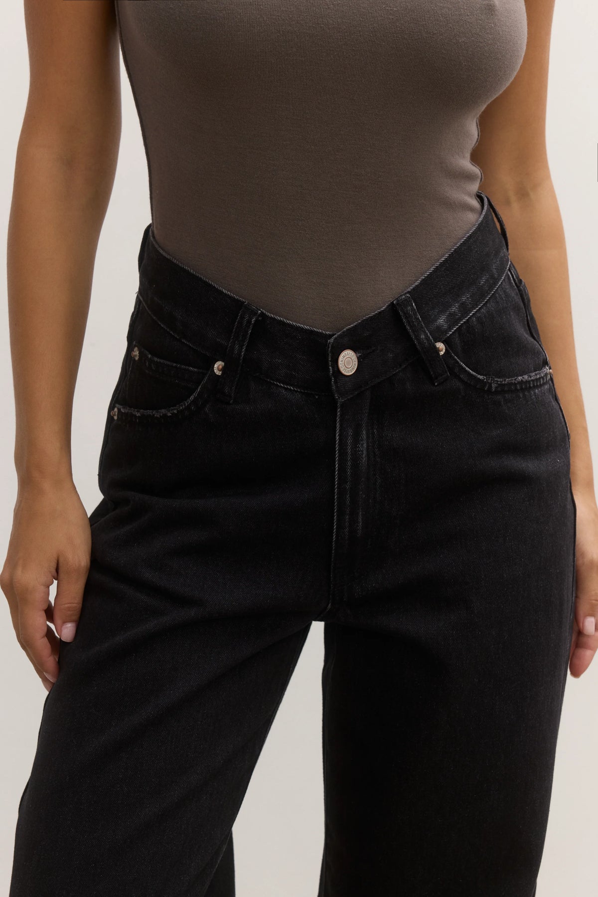 Vera V Waist Jean in Black
