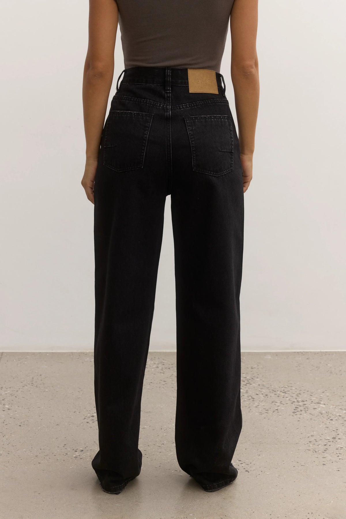 Vera V Waist Jean in Black