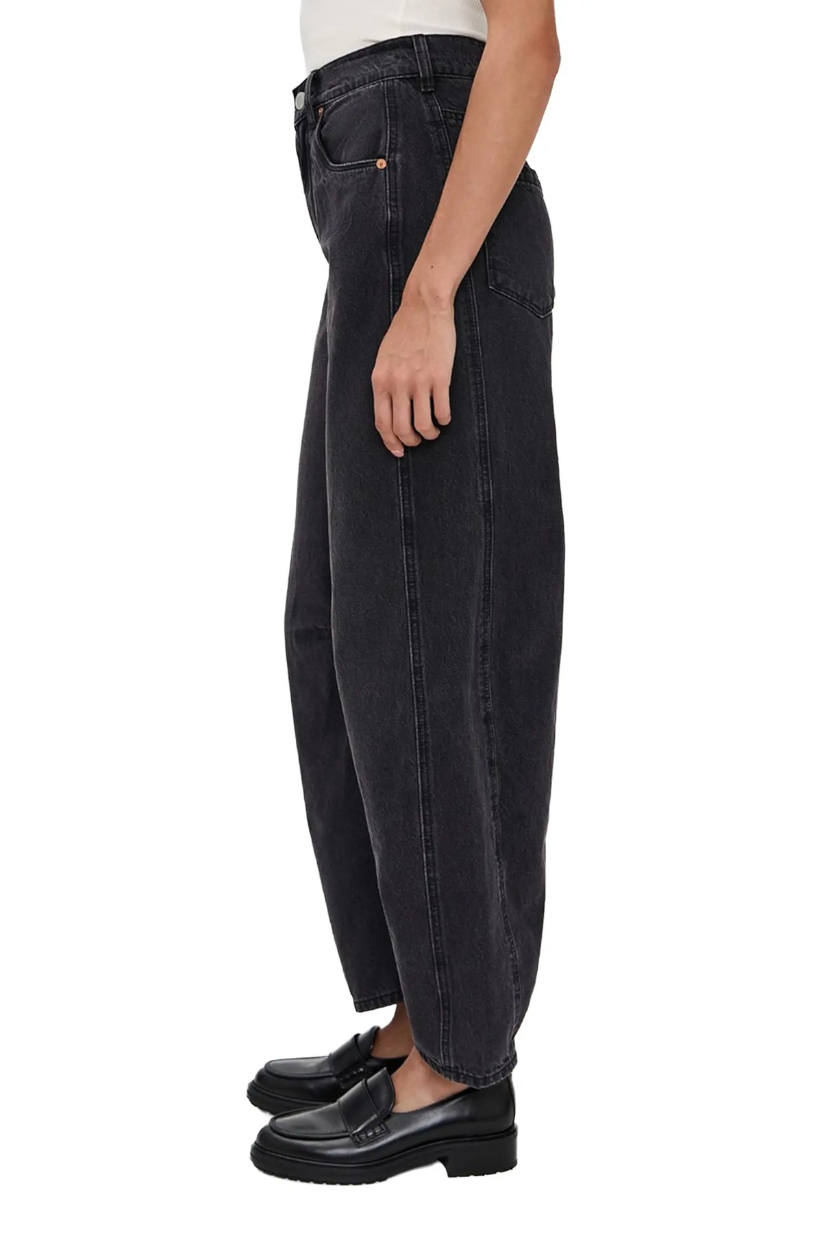 The Long Barrel Jean in Black