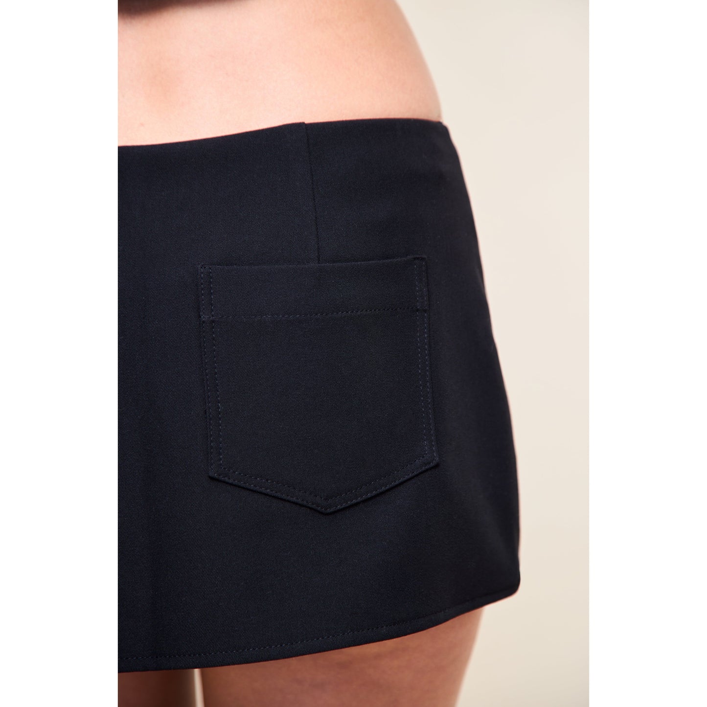 Troyes Skort in Black